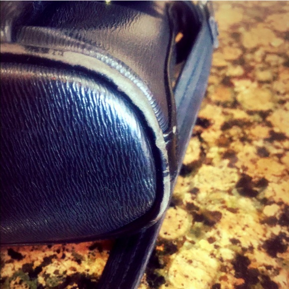 Liz Claiborne Nice Crossbody handbag . - Picture 6 of 8